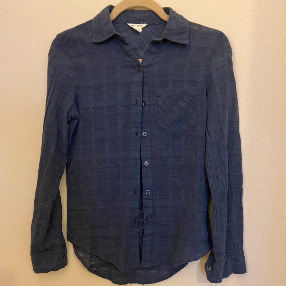 Long sleeve blue button down shirt